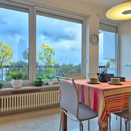 Homeby, Horizon Penthouse 아파트 *